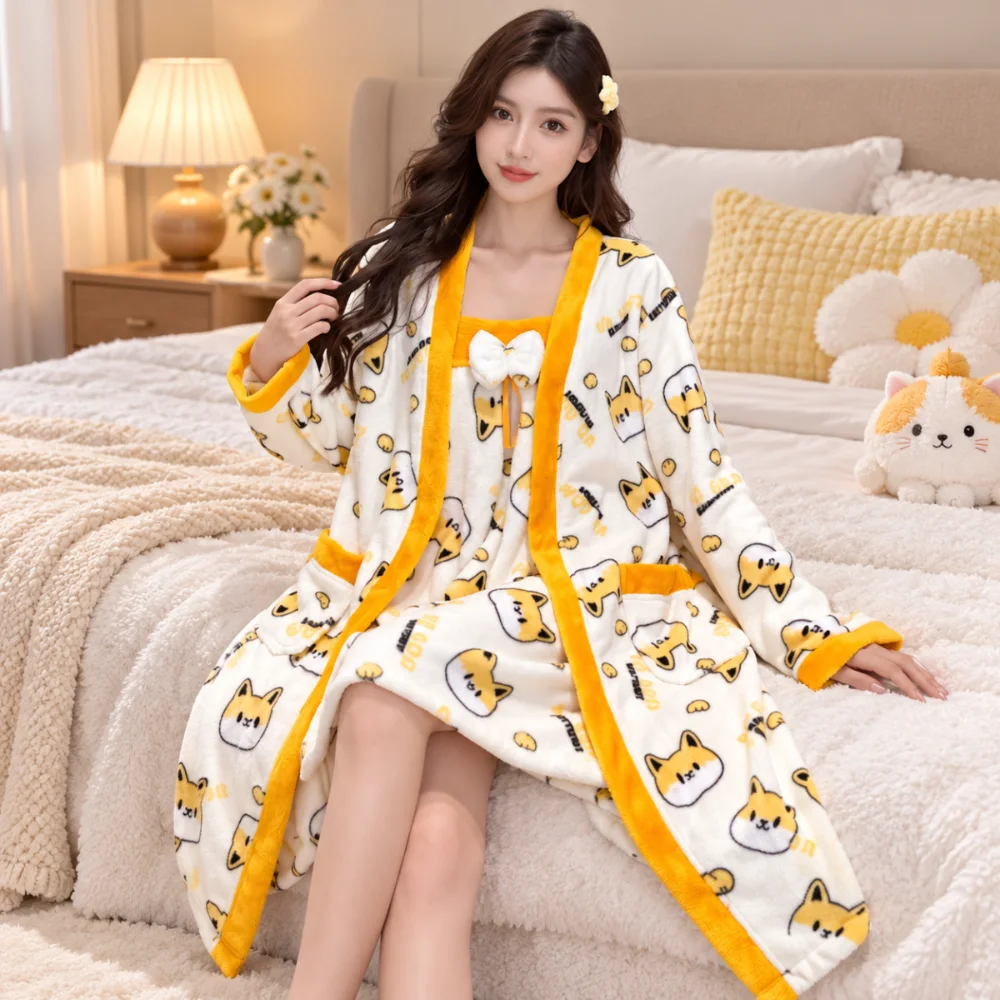 طقم روب صبايا شتوي فرو بنقشة القطط – أبيض وأصفر 🐱💛