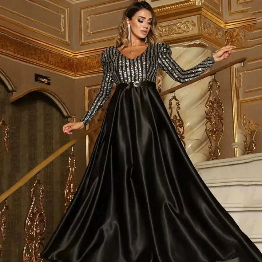 فستان سهرة ملكي باللون الأسود