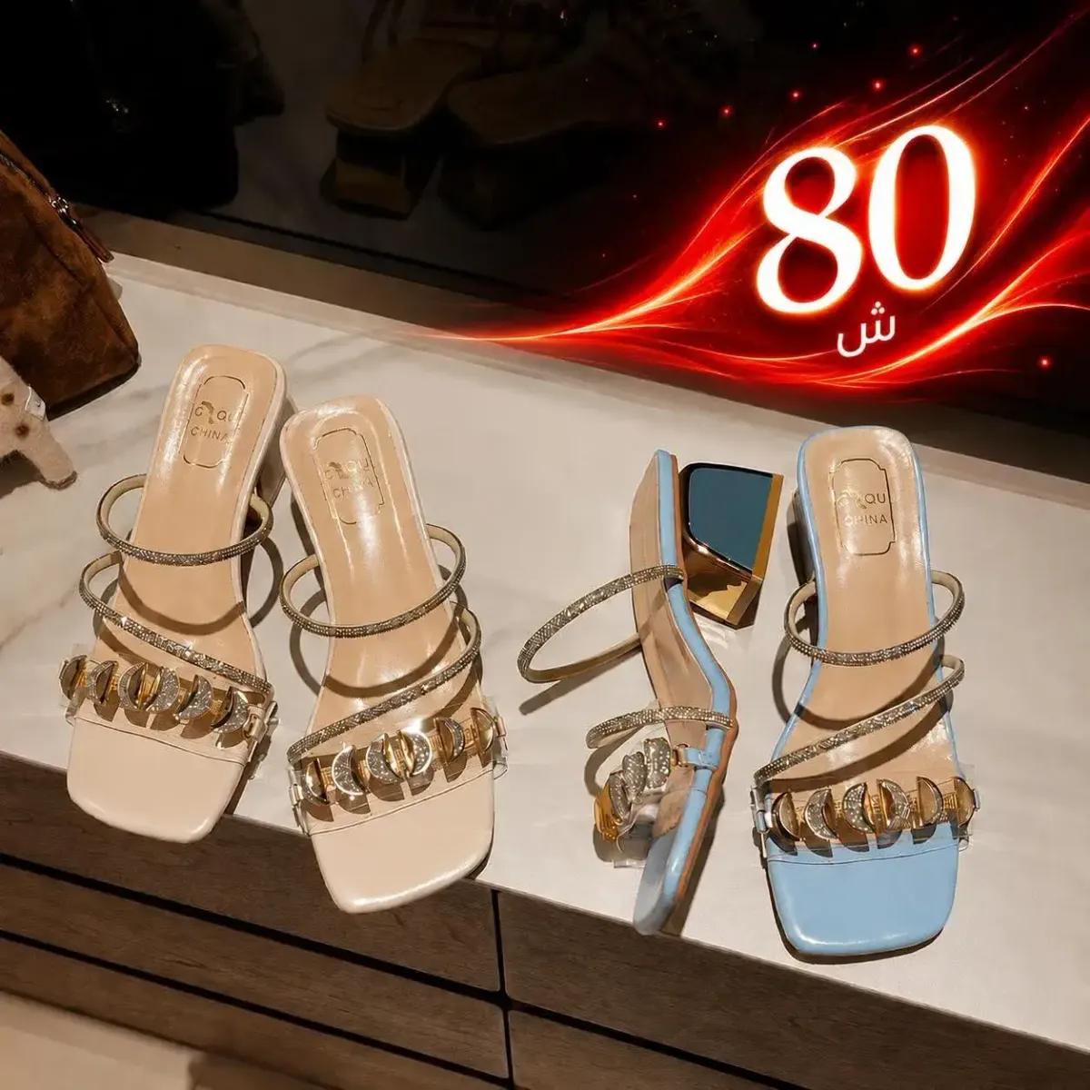 حذاء نسائي أنيق بكعب عريض ومزين بالكريستال والذهبي