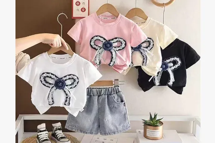 طقم بناتي صيفي (تيشيرت فيونكة + شورت جينز) 🎀✨