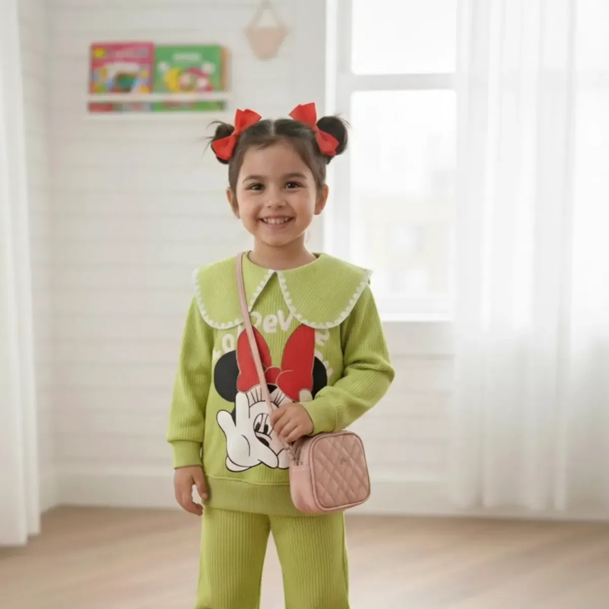 طقم "Minnie Mouse" الأنيق – إطلالة راقية للفتيات